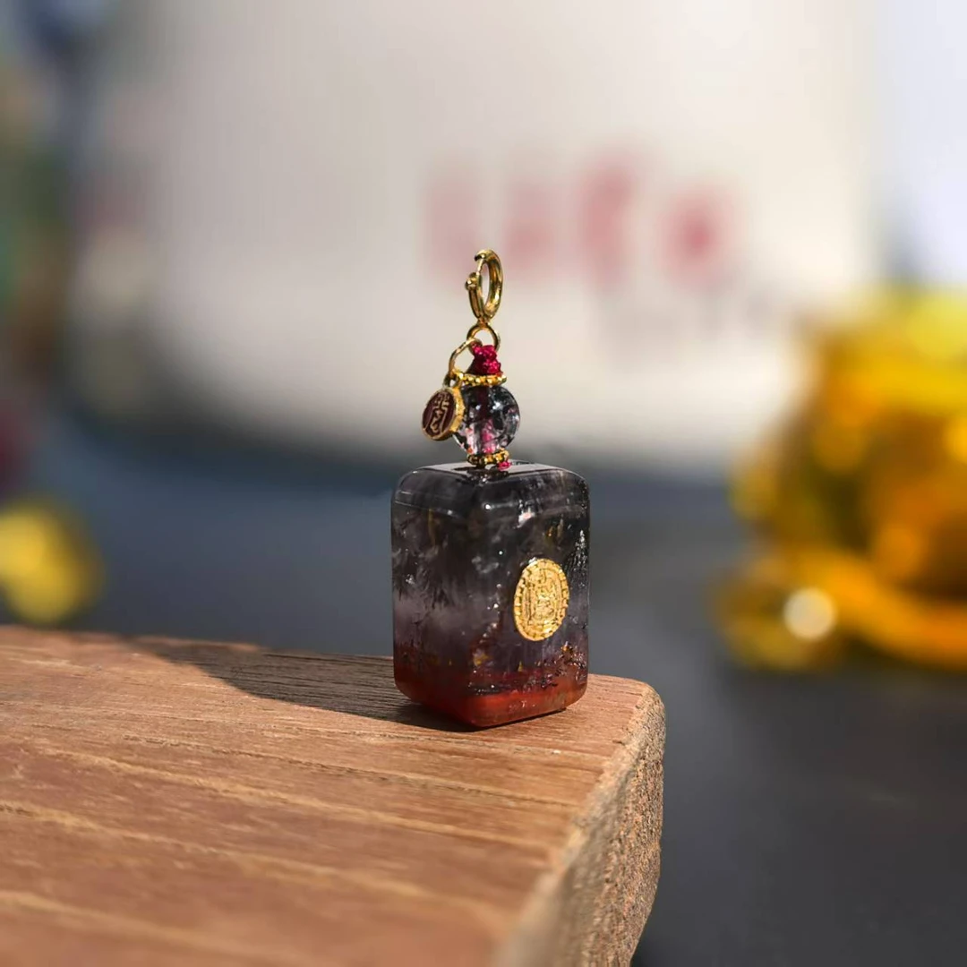 [琪钰]润琪 18K金必清极光水晶方块吊坠