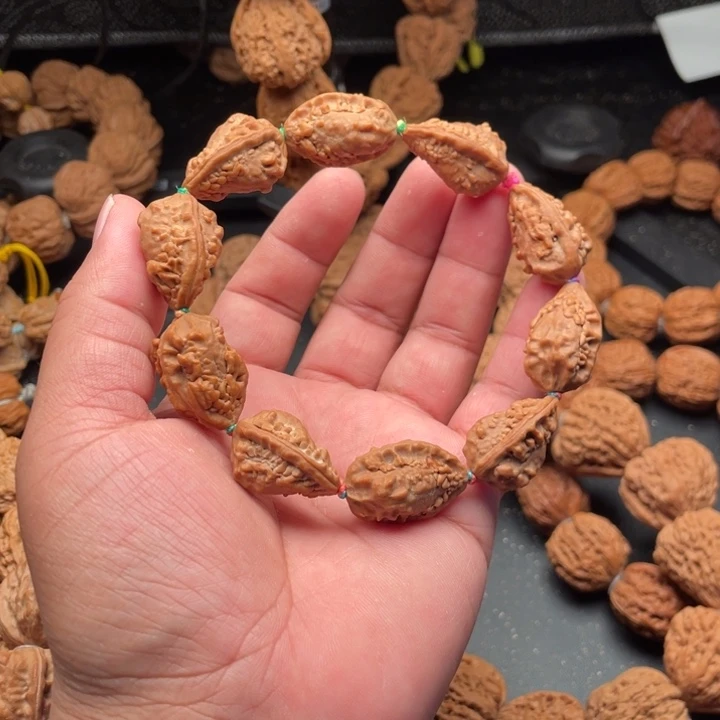 文玩核桃吊坠?**哥3绣花鞋