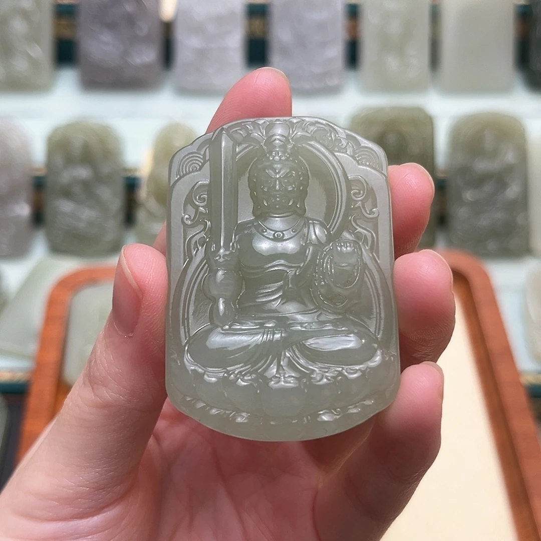 皓***咪和田玉未镶嵌颈饰