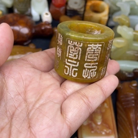 未镶嵌蛇纹石玉颈饰95