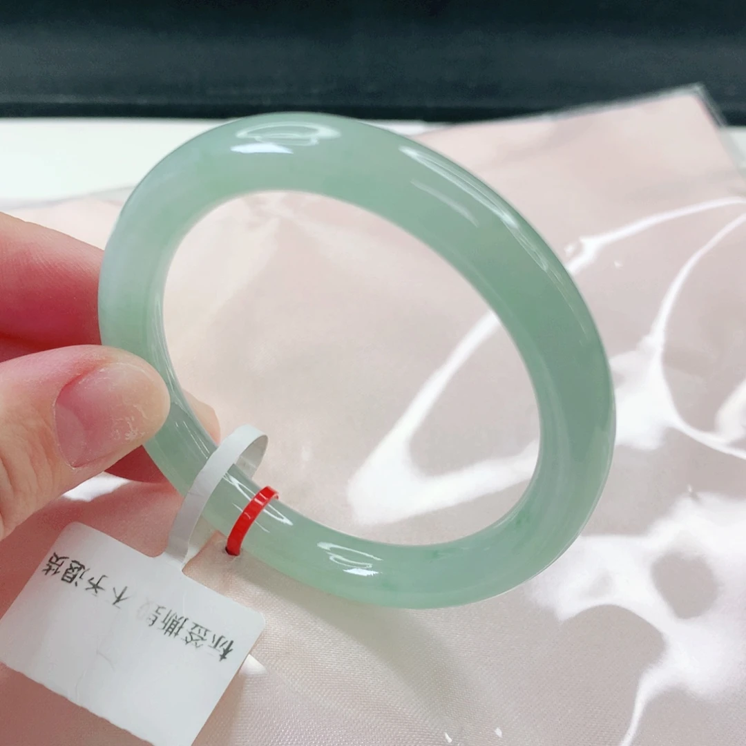 翡翠未镶嵌手镯贵妃53.6