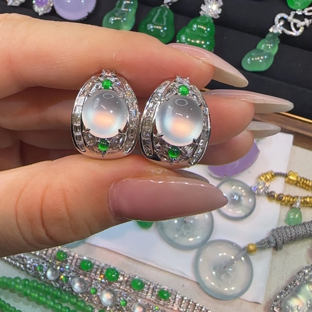 颈饰18K金镶嵌翡翠