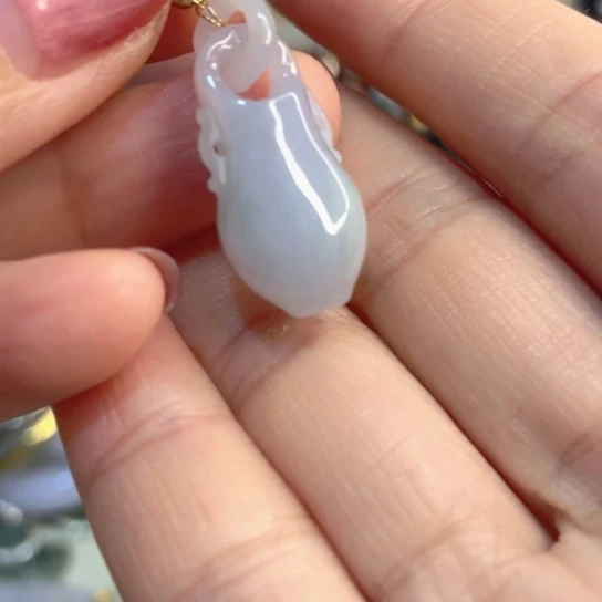 翡翠未镶嵌颈饰保瓶吊坠