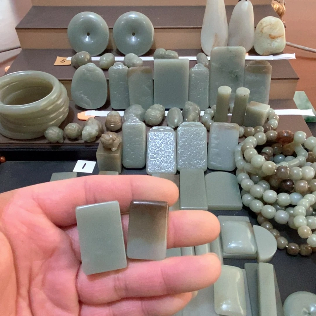 和田玉颈饰未镶嵌情****.20