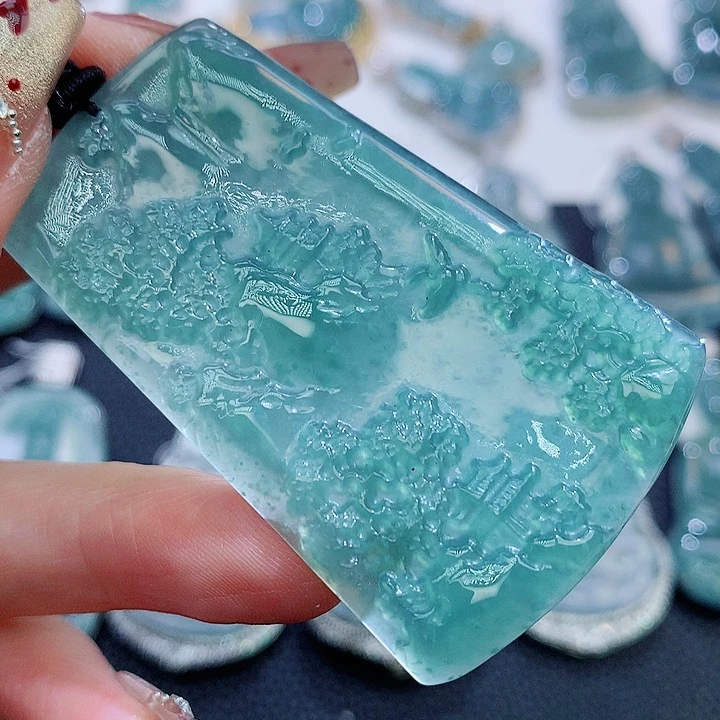 翡翠颈饰未镶嵌翡翠