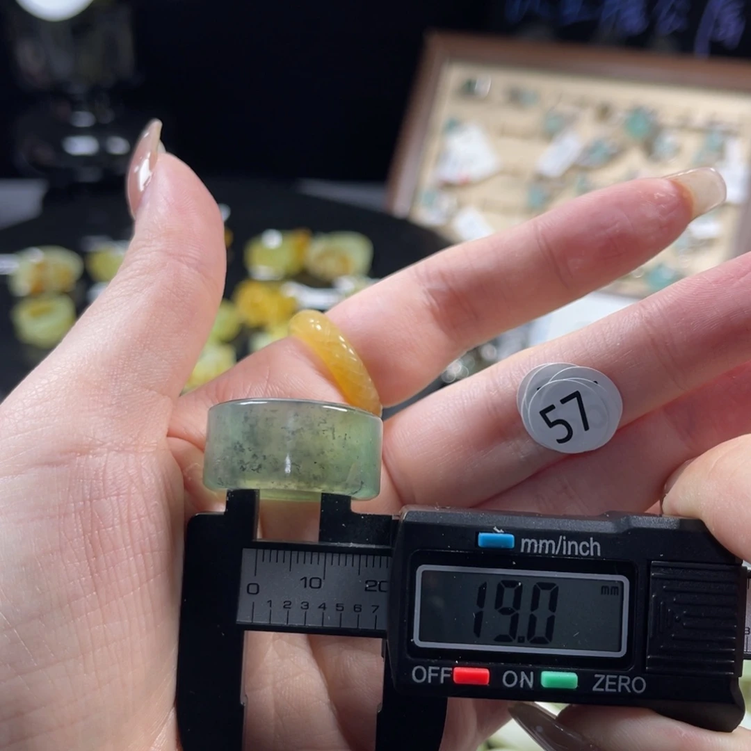 蛇纹石玉未镶嵌戒指