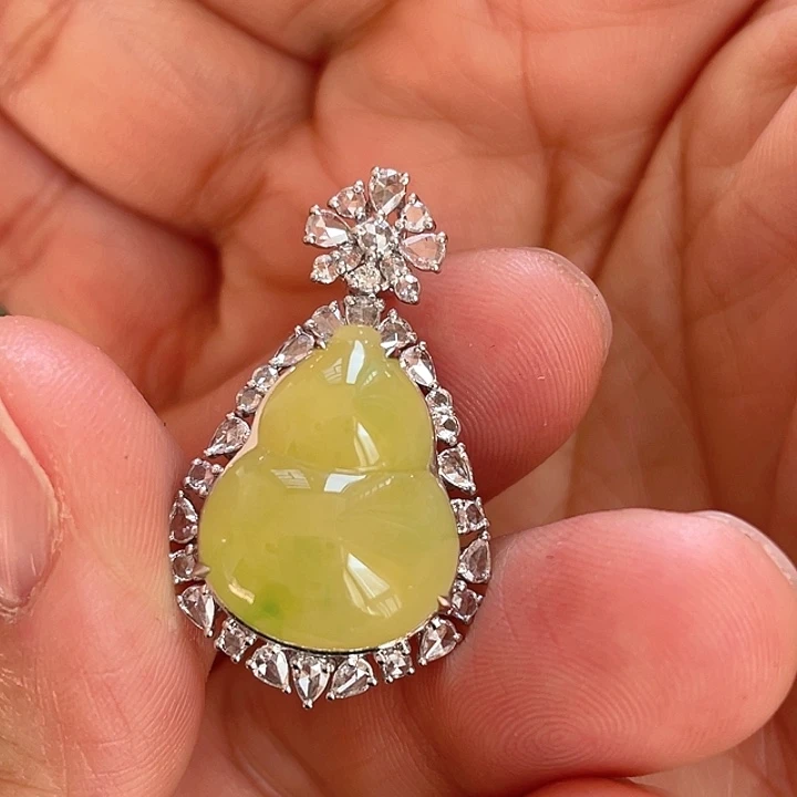 翡翠吊坠(不含链)18K金镶嵌黄翡葫芦