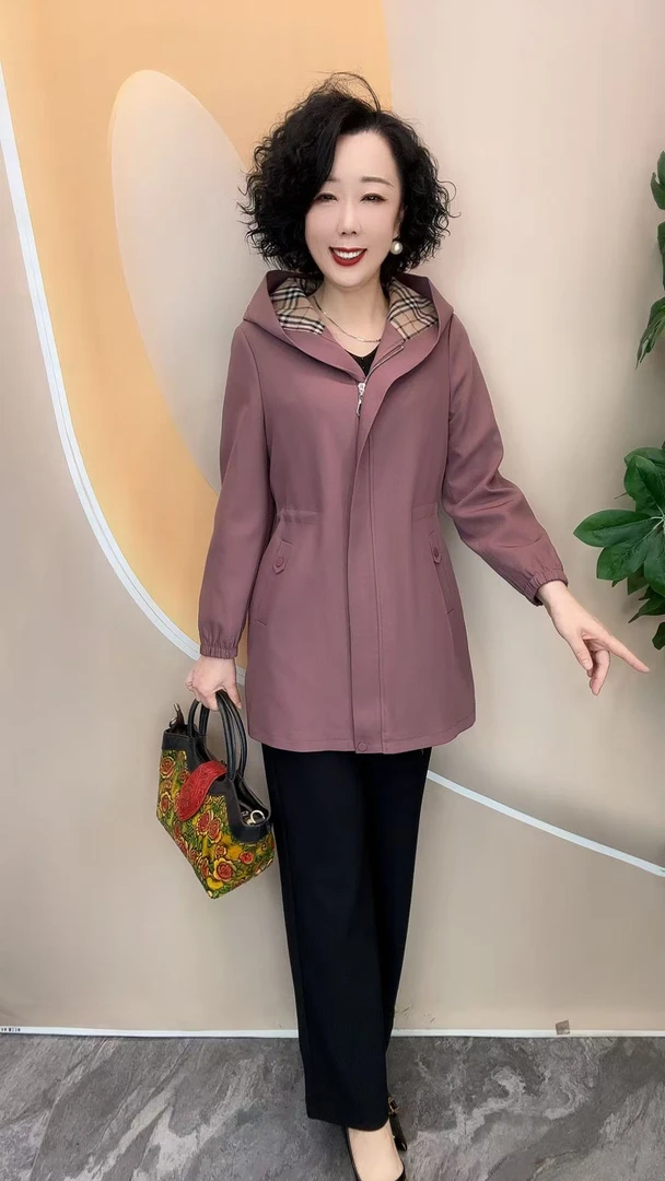 821新款妈妈装中老年女装时尚洋气加里衬宽松大码小风衣，衣长77