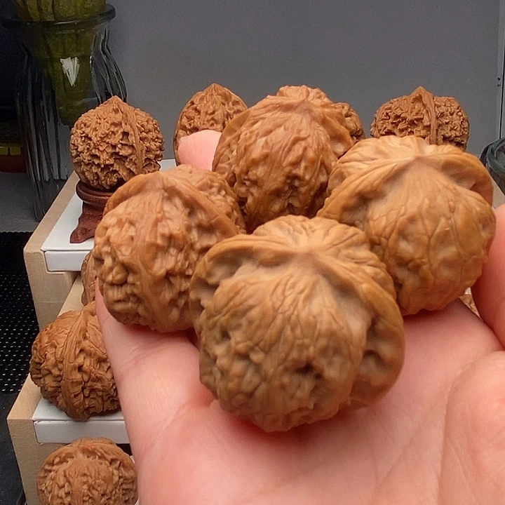 夏****文玩核桃把件元宝 野狼