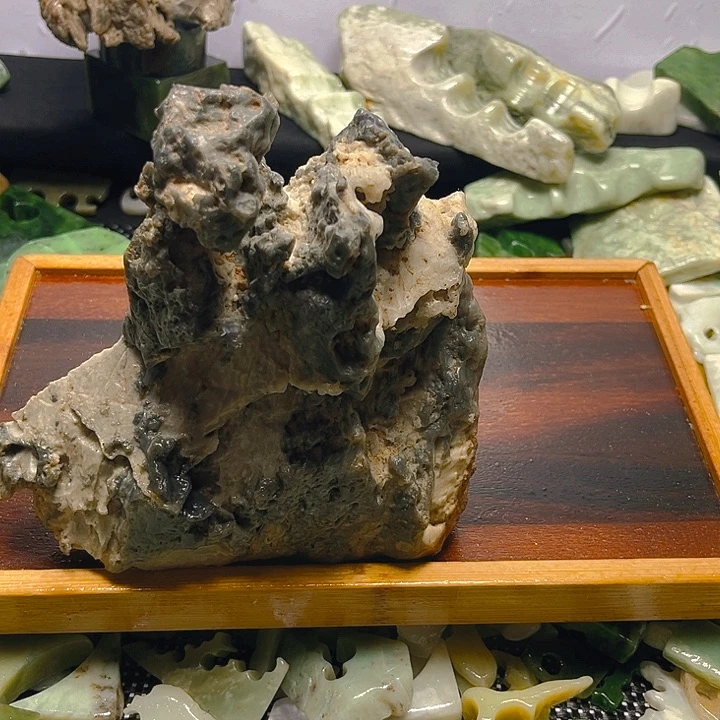 伟***i和田玉（糖玉）未镶嵌颈饰