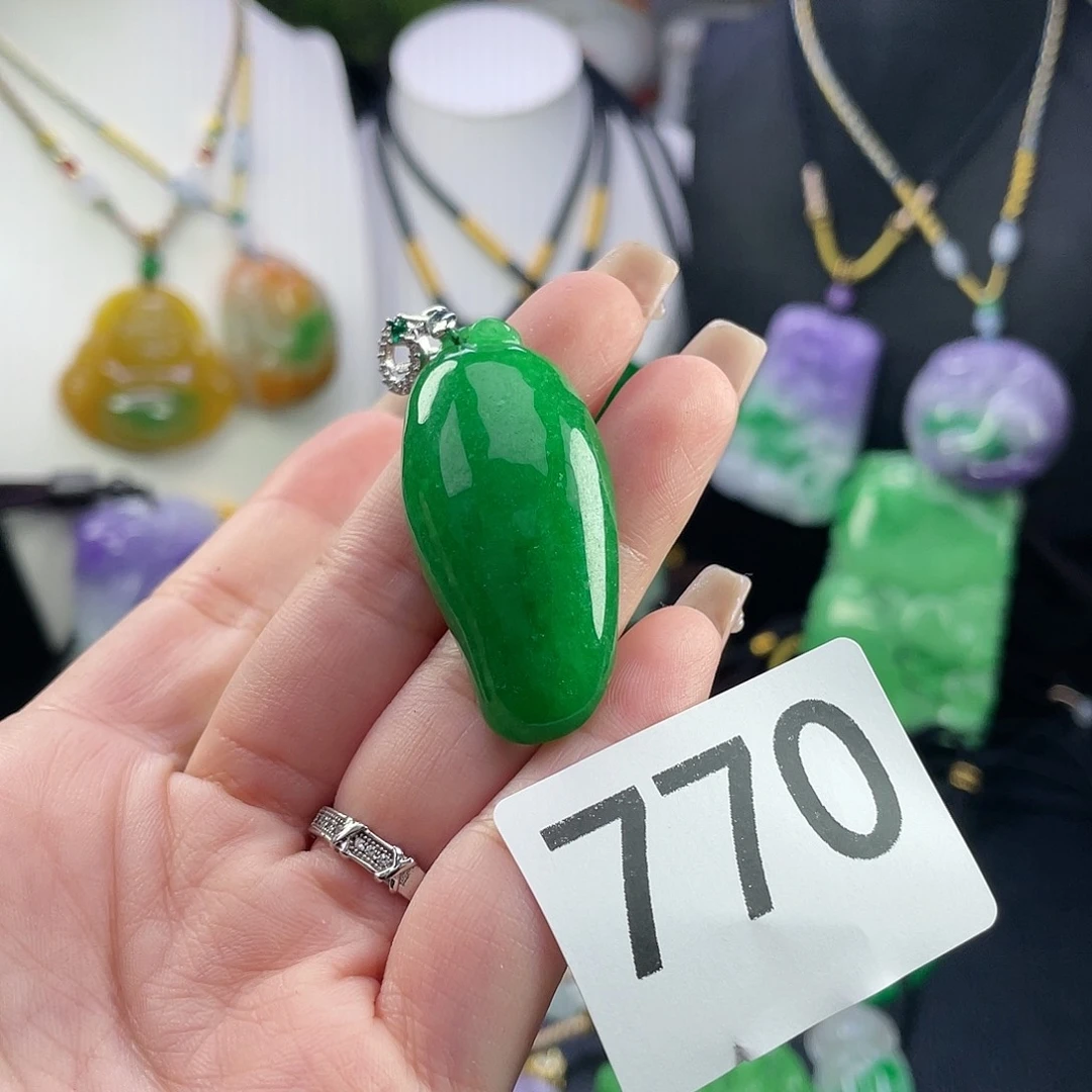 翡翠未镶嵌吊坠(赠链)