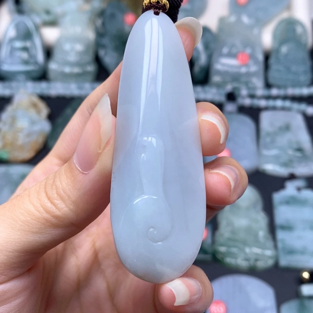翡翠未镶嵌颈饰悟道