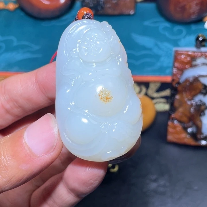 耶***嘿和田玉未镶嵌颈饰