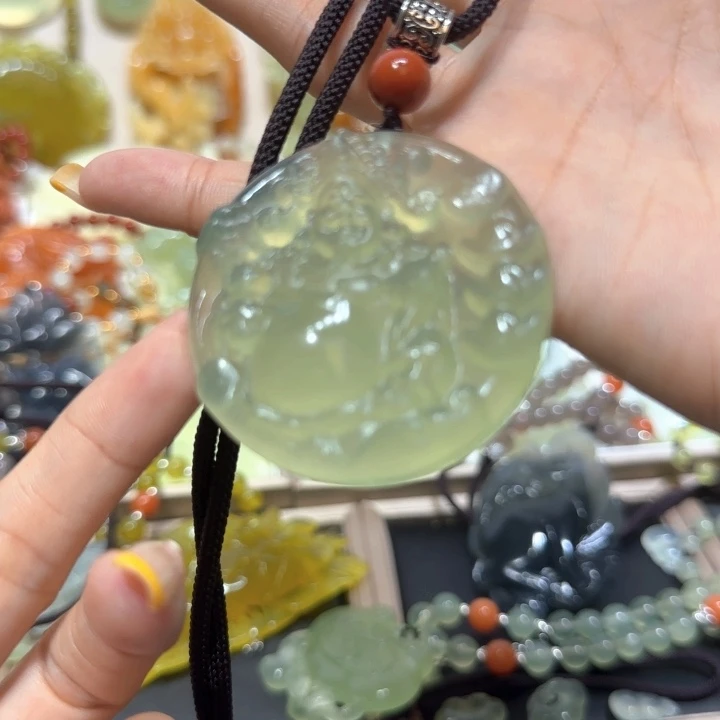 未镶嵌蛇纹石玉吊坠