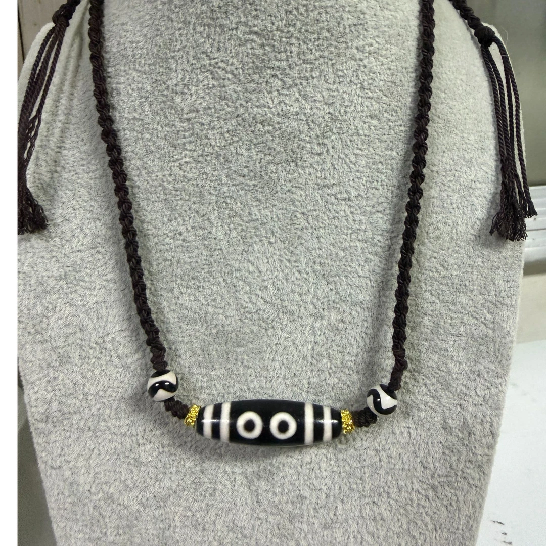 天然玛瑙黑白满钙化纯手工五眼天珠颈链