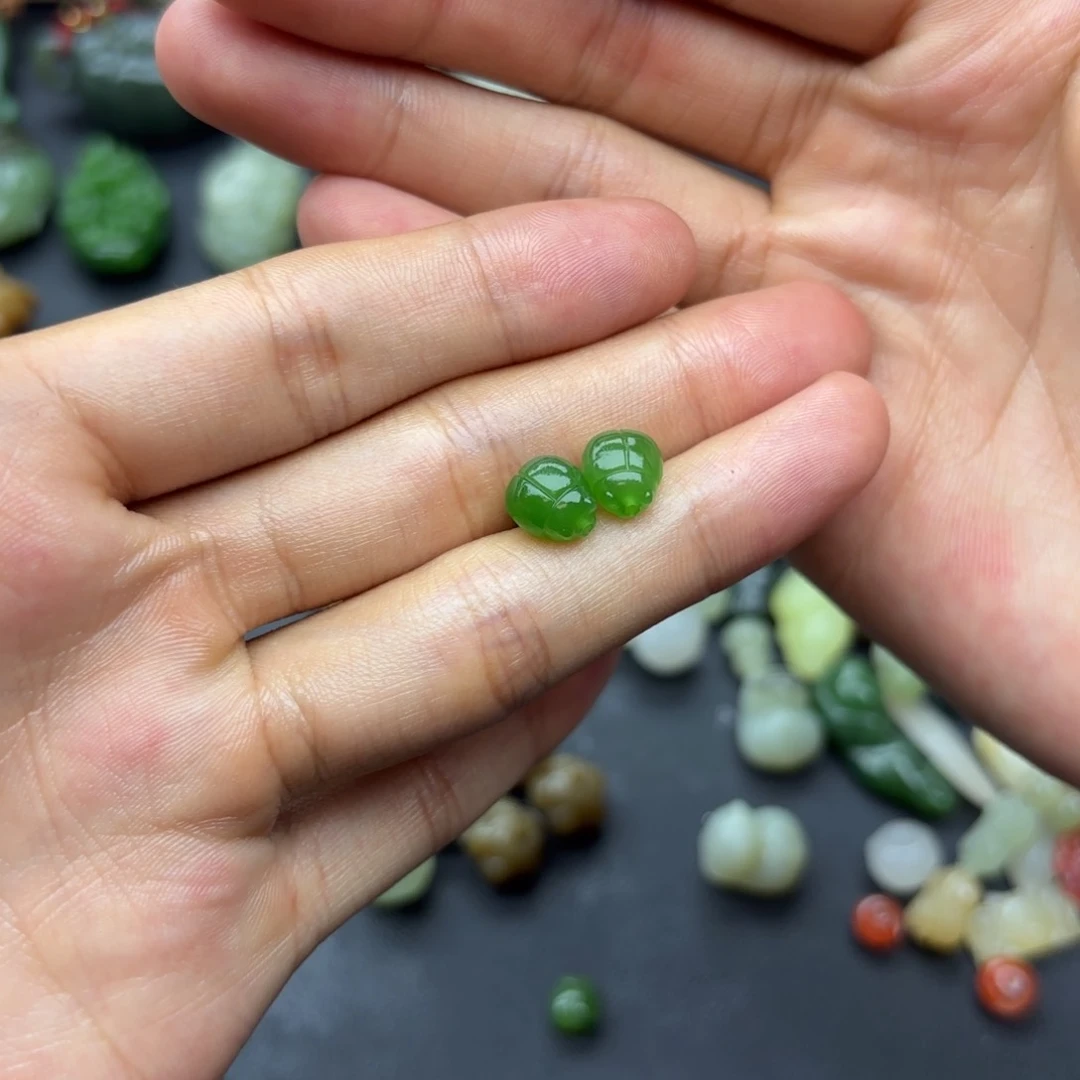 羽***枭和田玉未镶嵌颈饰拍一发一