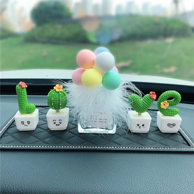 创意汽车摆件车内饰品摇头仙人掌个性可爱高档车载车上装饰用品女