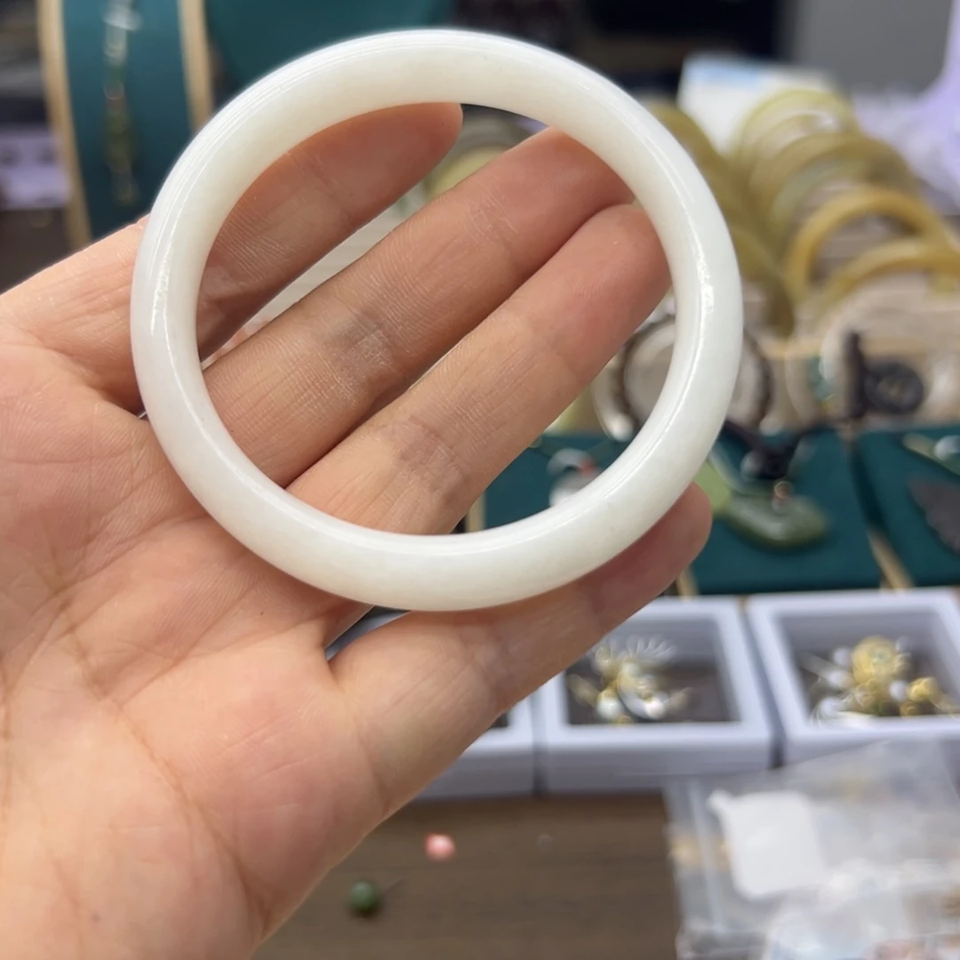 和田玉手镯未镶嵌58.4圈围1566瑕