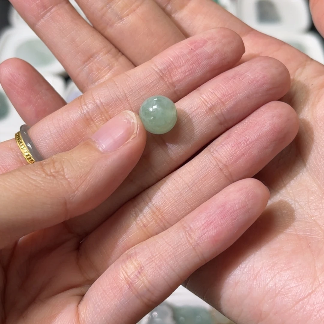 惠***施翡翠未镶嵌颈饰珠子