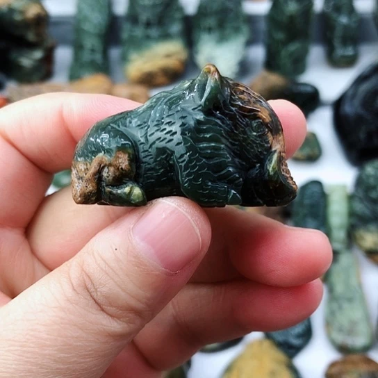 未镶嵌岫岩河磨玉（透闪石质玉）挂件