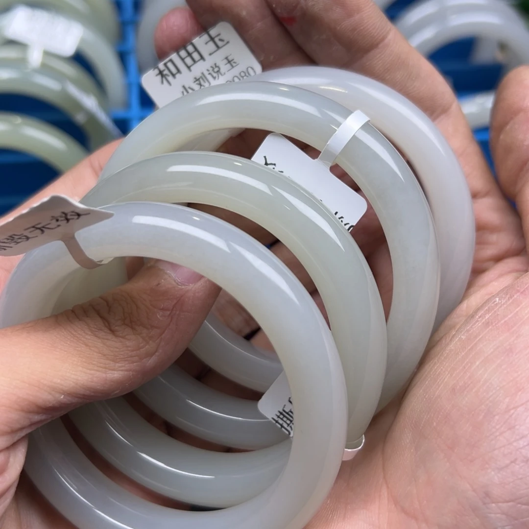 和田玉手镯未镶嵌手镯多样性拍一发一