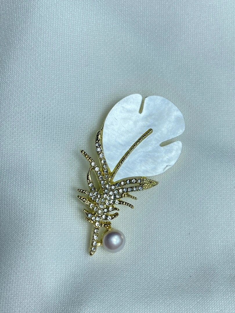 536天然珍珠羽毛胸针