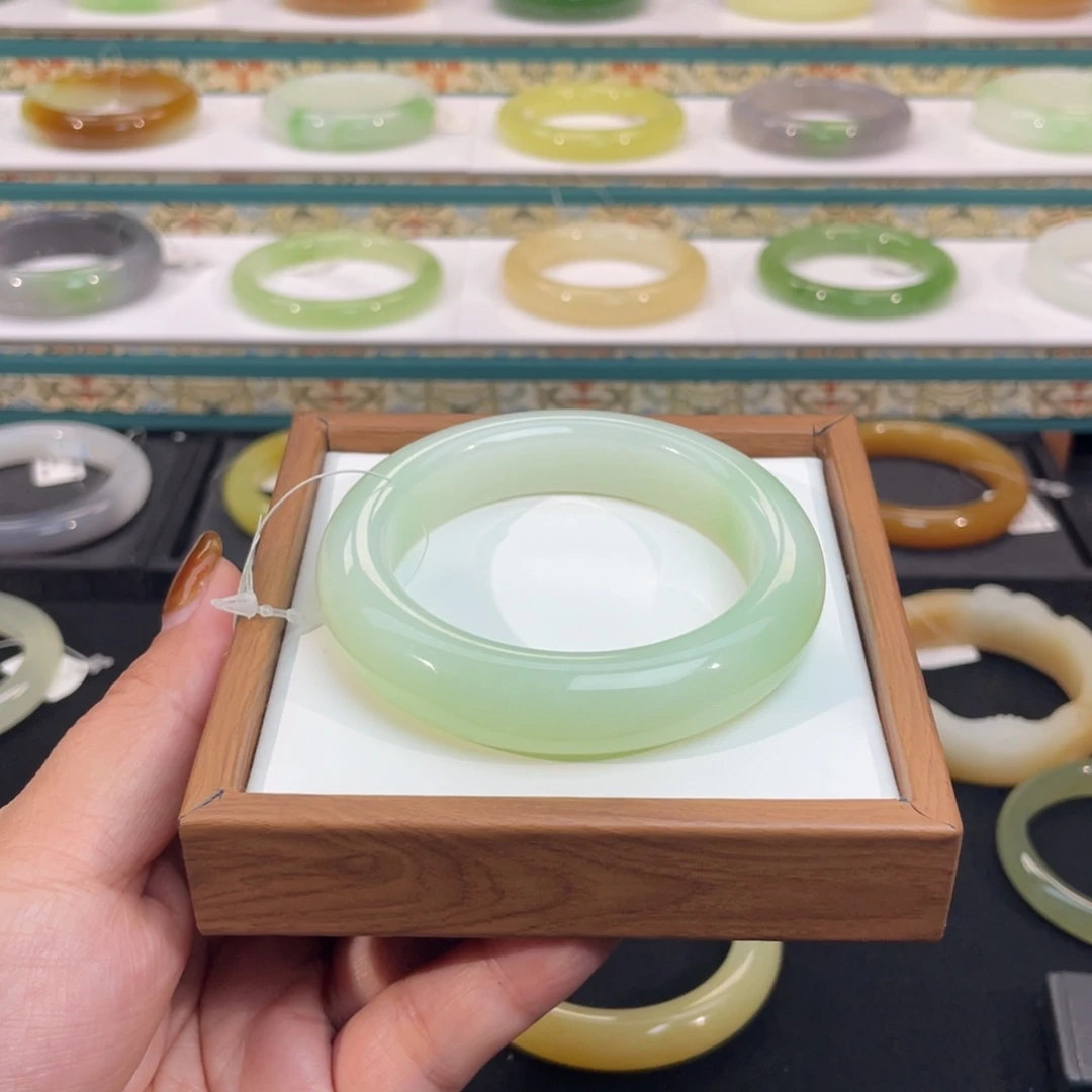 和田玉未镶嵌手镯-白底翠青宽版