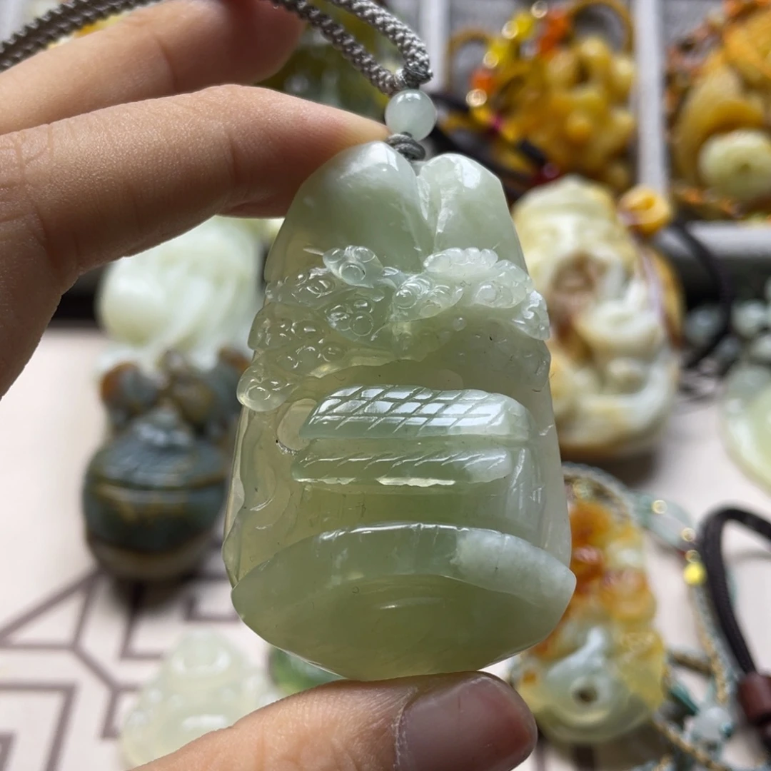 蛇纹石玉颈饰未镶嵌