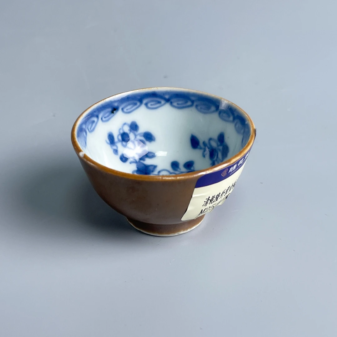 清乾隆外紫金釉内青花杯-M25DH008276