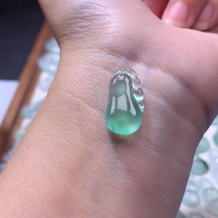 颈饰未镶嵌翡翠高冰福豆