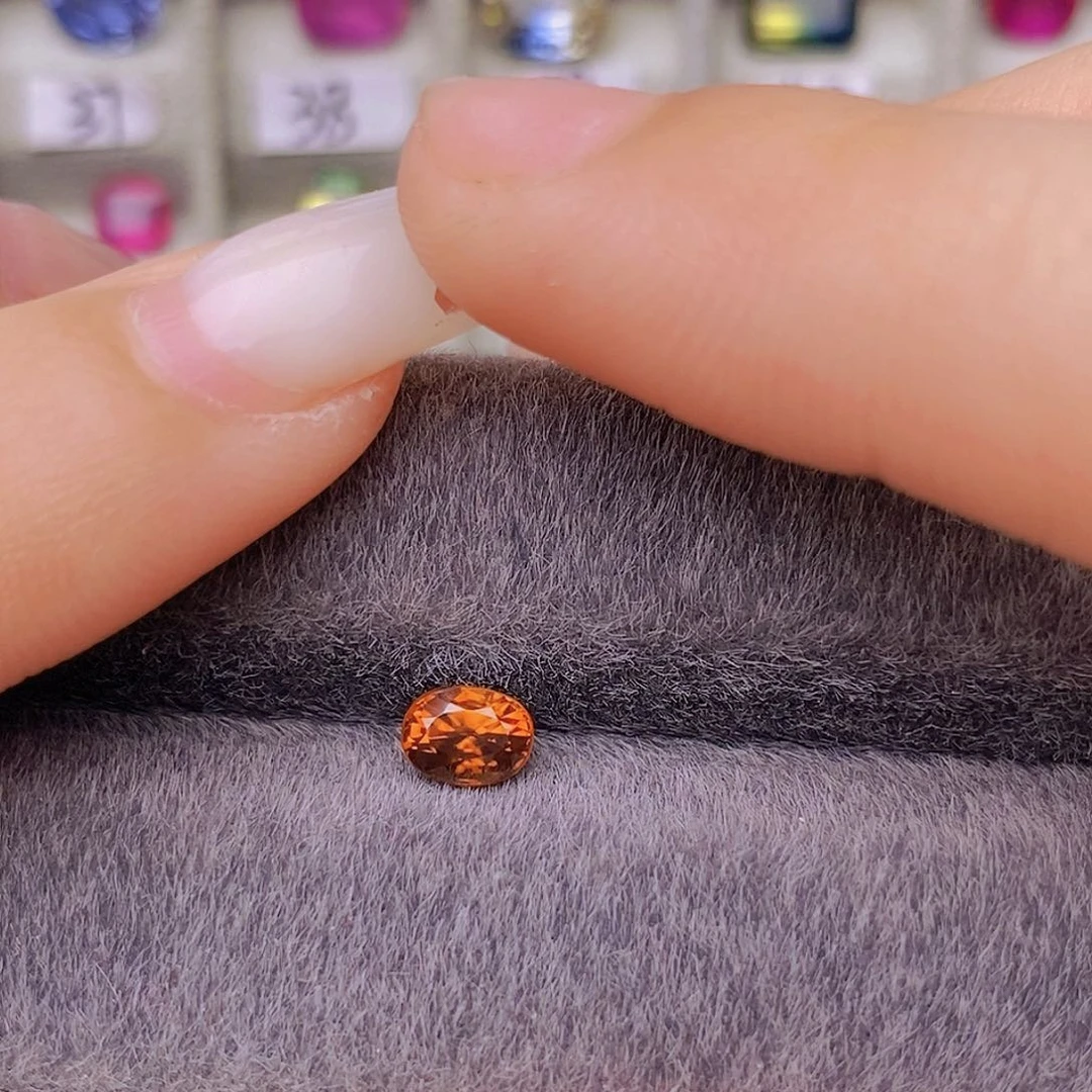 未镶嵌天然锆石裸石明亮精致小椭圆0.95ct/2725号