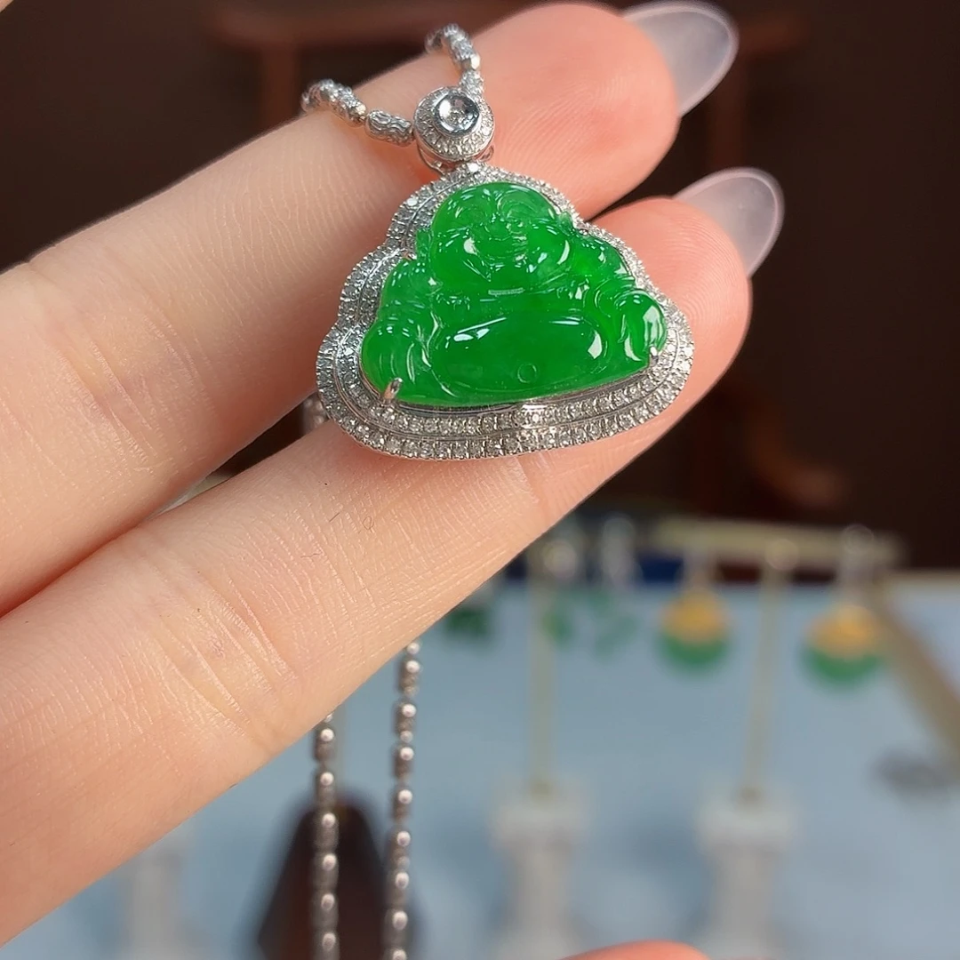 翡翠18K金镶嵌颈饰吊坠