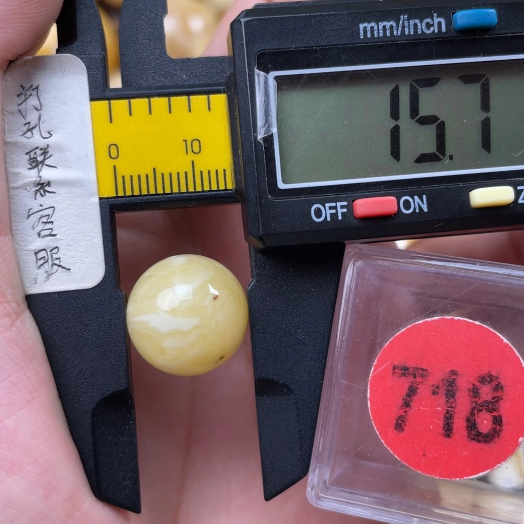 蜜蜡未镶嵌珠宝奇石瑕疵