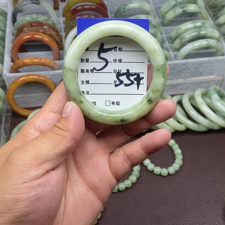 蛇纹石玉手镯未镶嵌