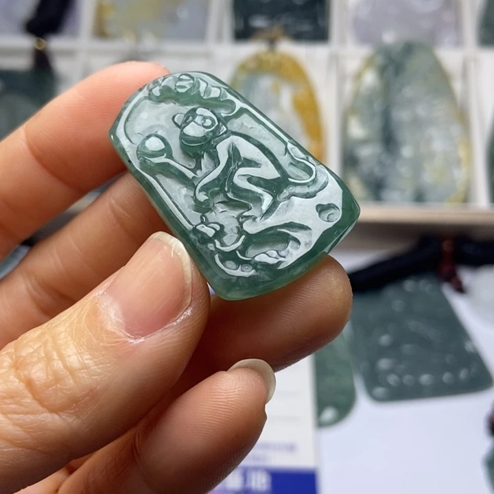 翡翠未镶嵌颈饰翡翠