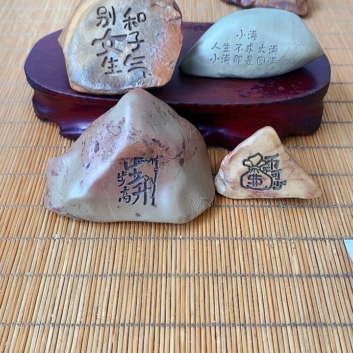 逗***号原石雕刻工艺品手把摆件