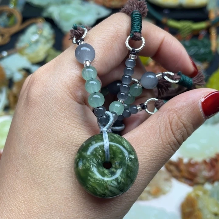 蛇纹石玉未镶嵌颈饰