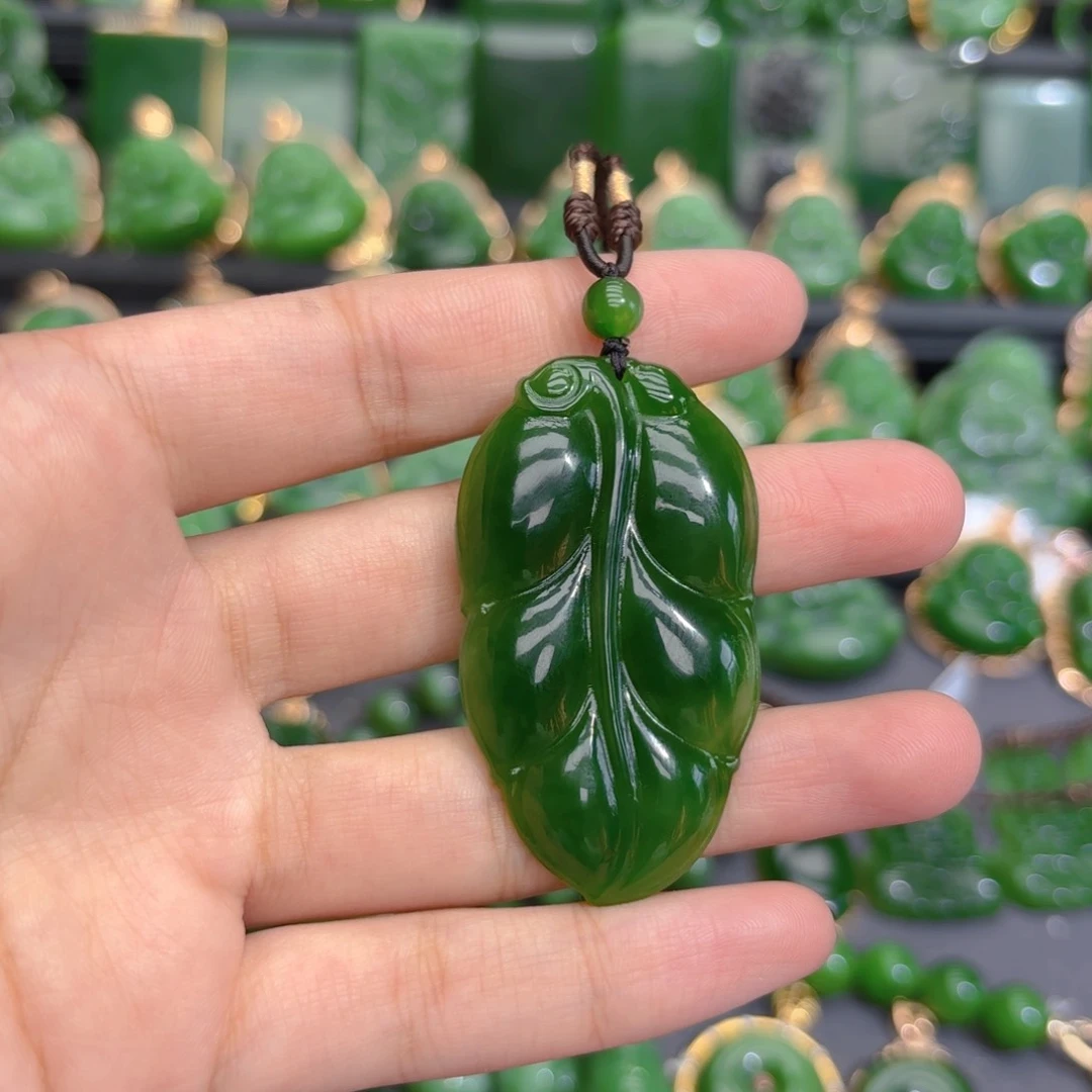 颈饰未镶嵌和田玉（碧玉）