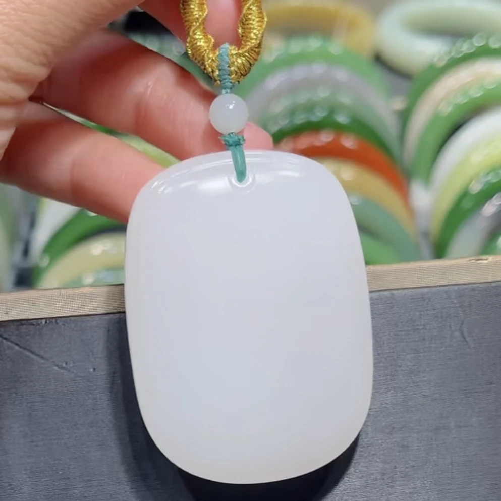 新疆和田玉于田白玉无事牌吊坠