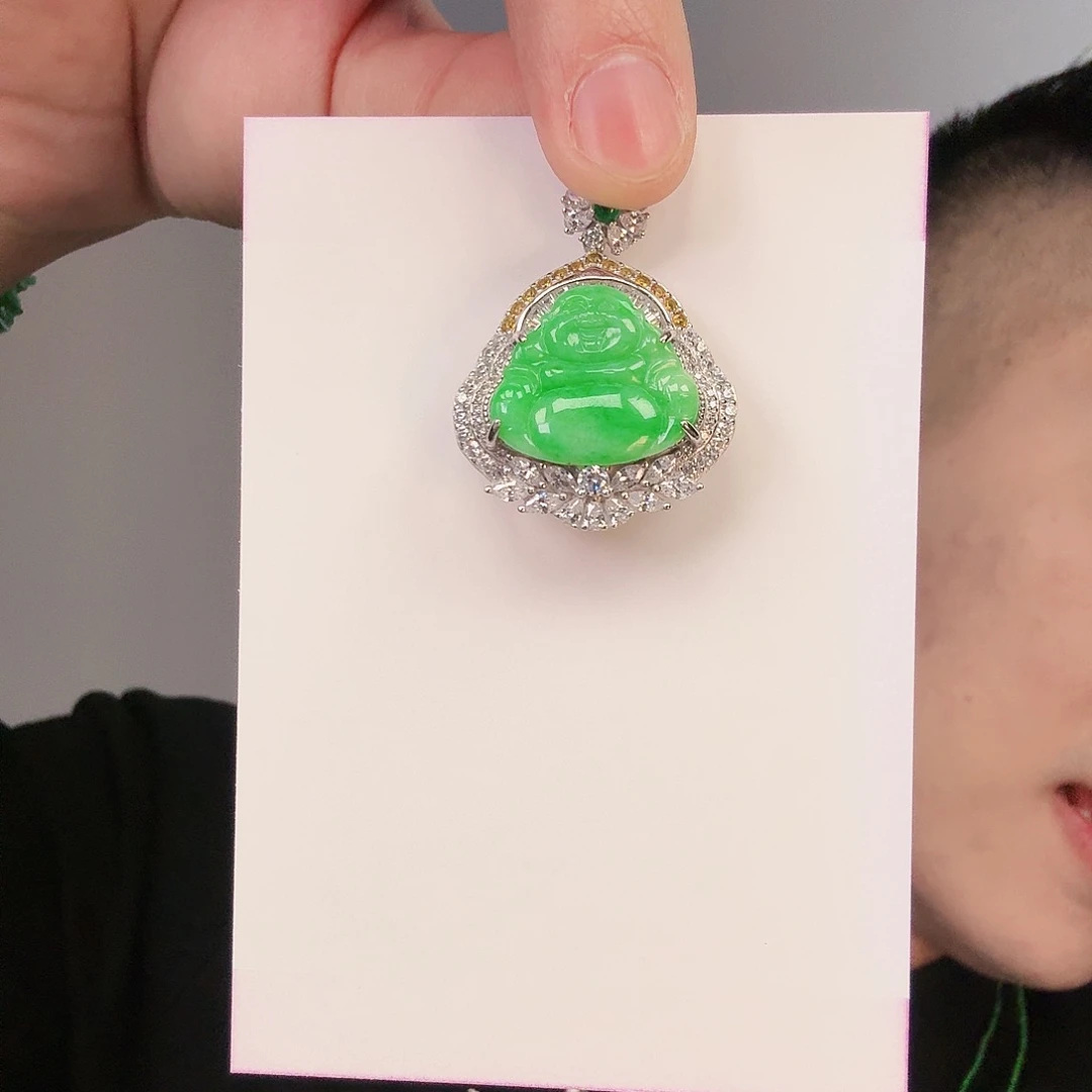 翡翠颈饰未镶嵌一件