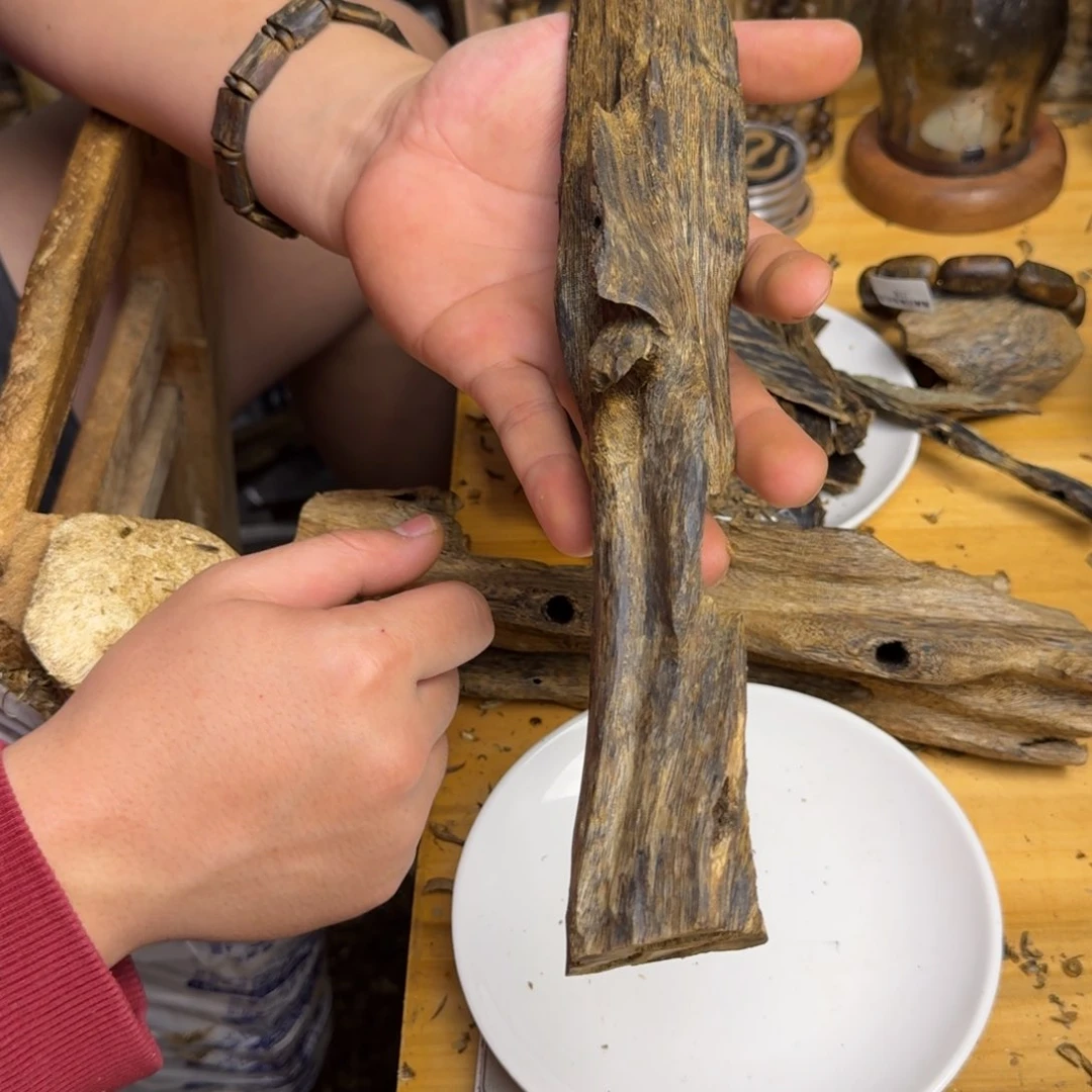 沉香手把件紫棋品种块料117克