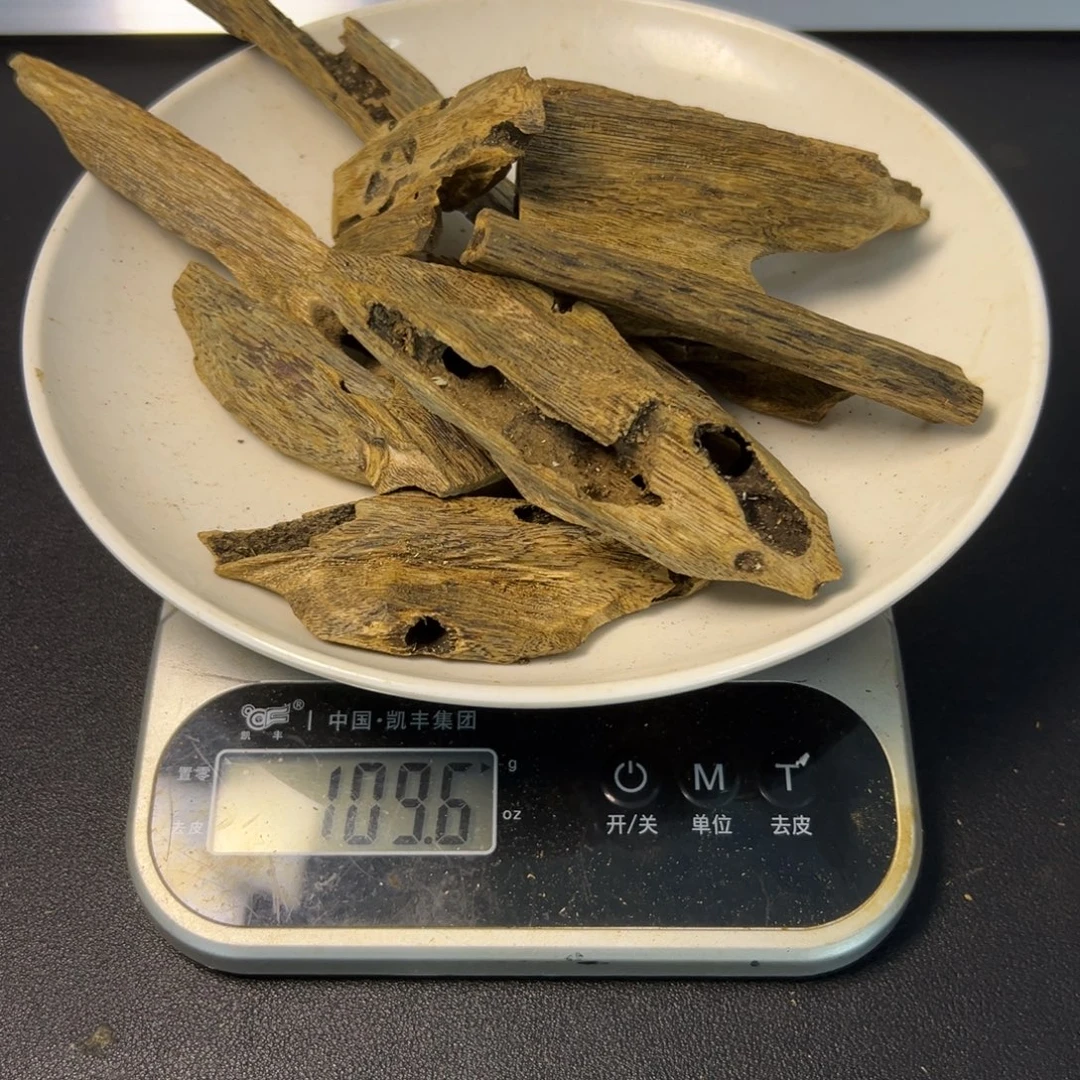 沉香沉香碎屑绿河虫眼