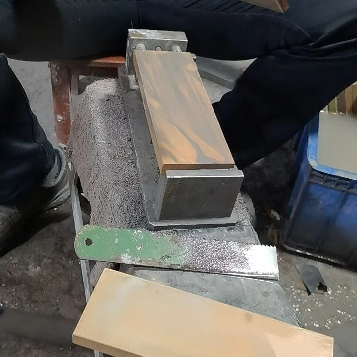 幸***运砂岩石320红金刚石瑕疵品