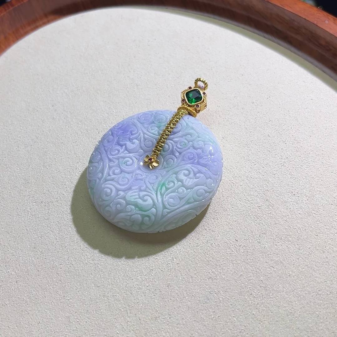 翡翠未镶嵌颈饰待编织