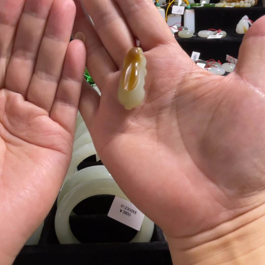 和田玉（糖玉）未镶嵌颈饰