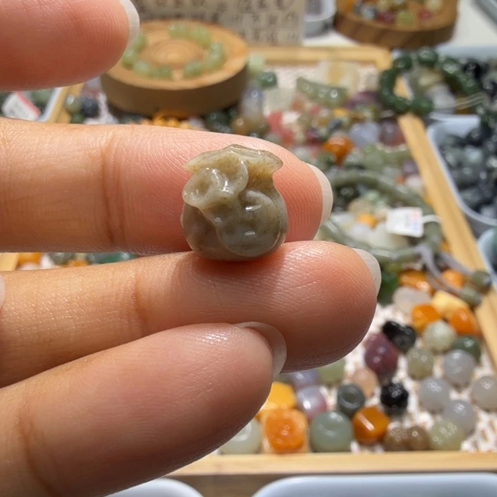 和田玉未镶嵌珠宝半成品