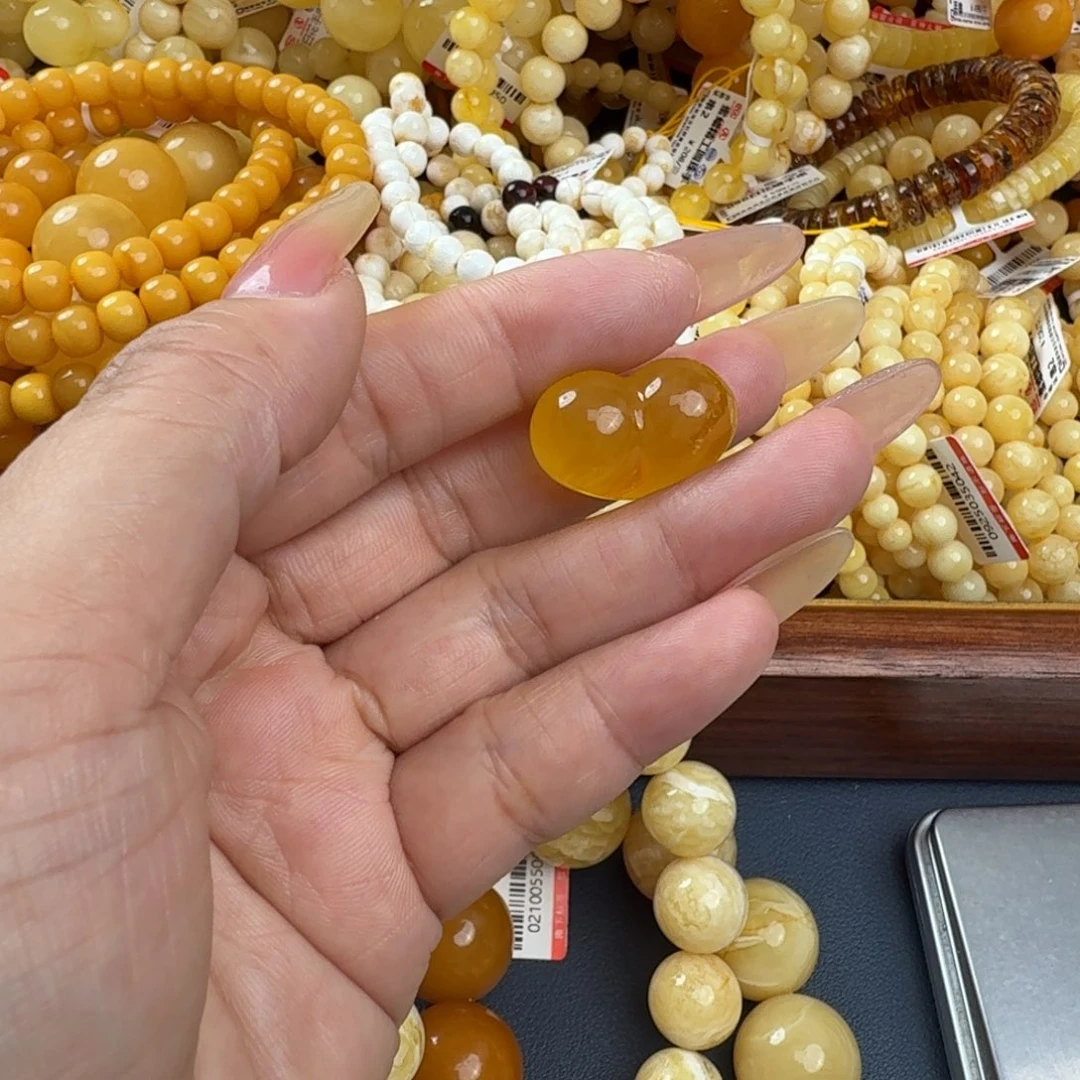 琥珀未镶嵌珠宝奇石