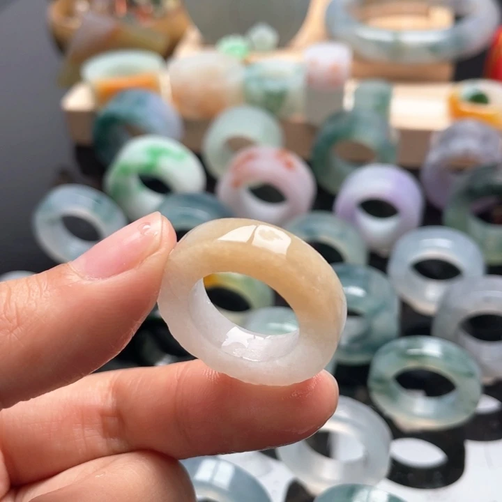 定制翡翠未镶嵌戒指