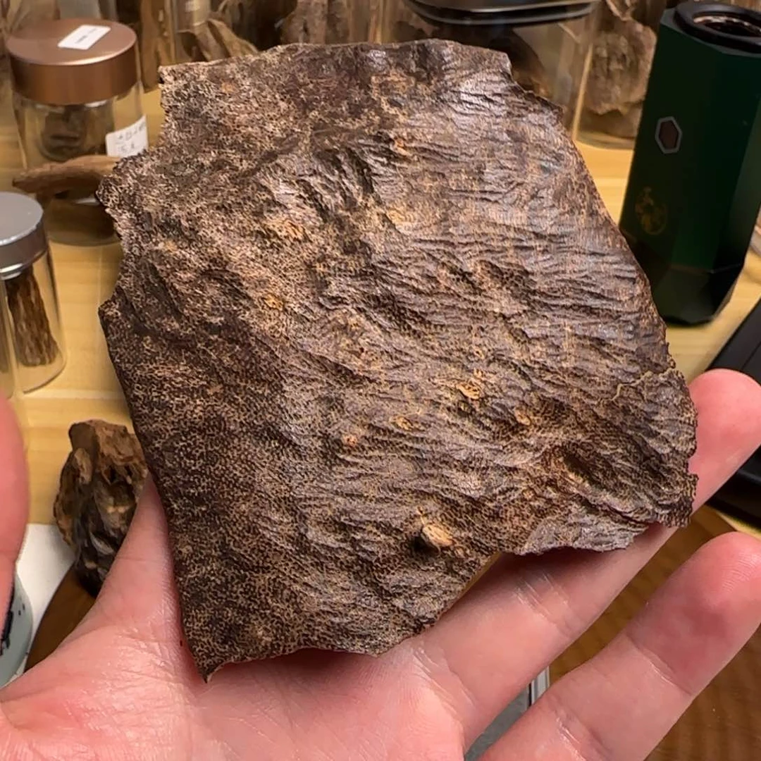 突**恋海南琼中满油板头沉香10克