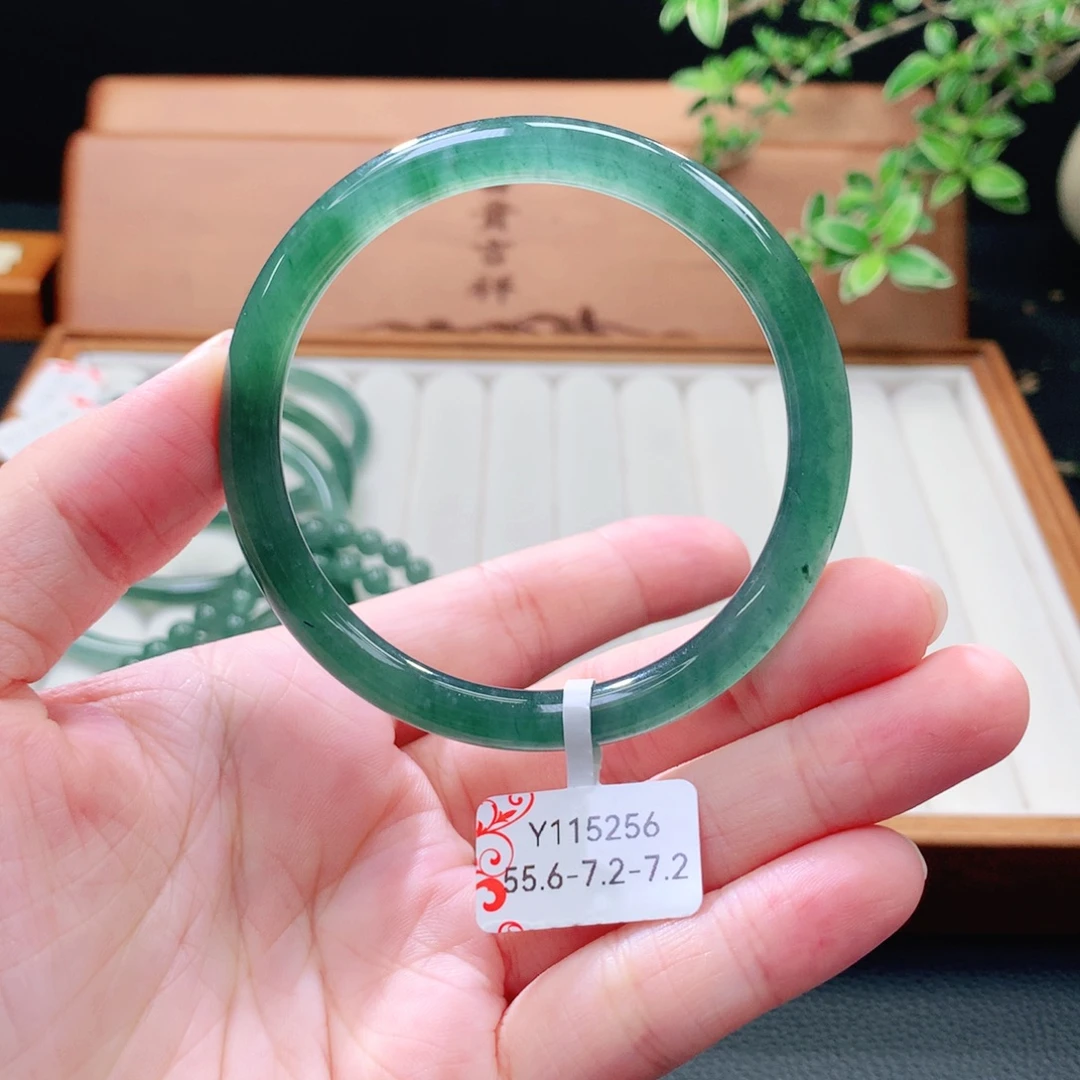 未镶嵌手镯（圆镯）翡翠